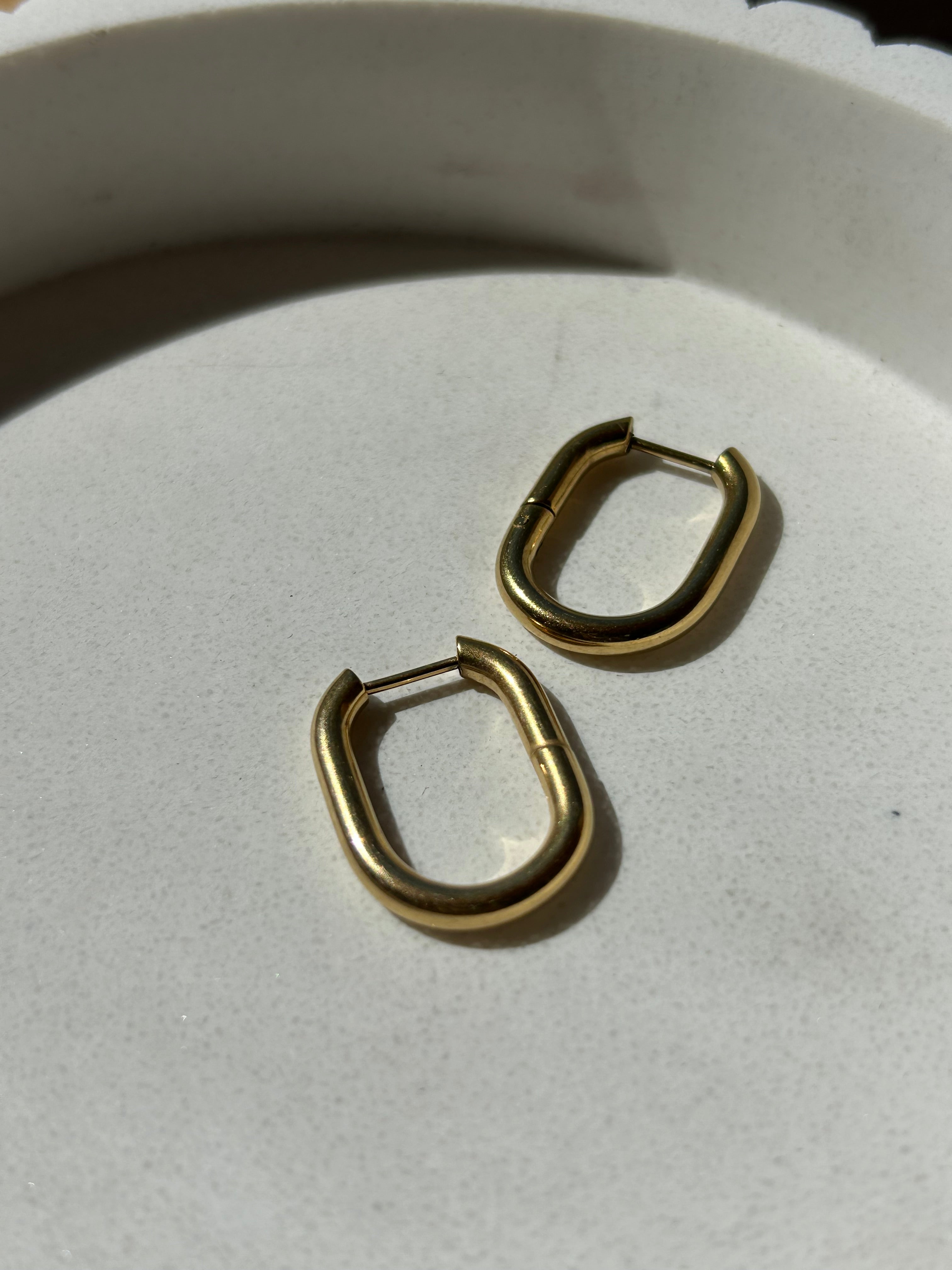 Aretes U Dorado