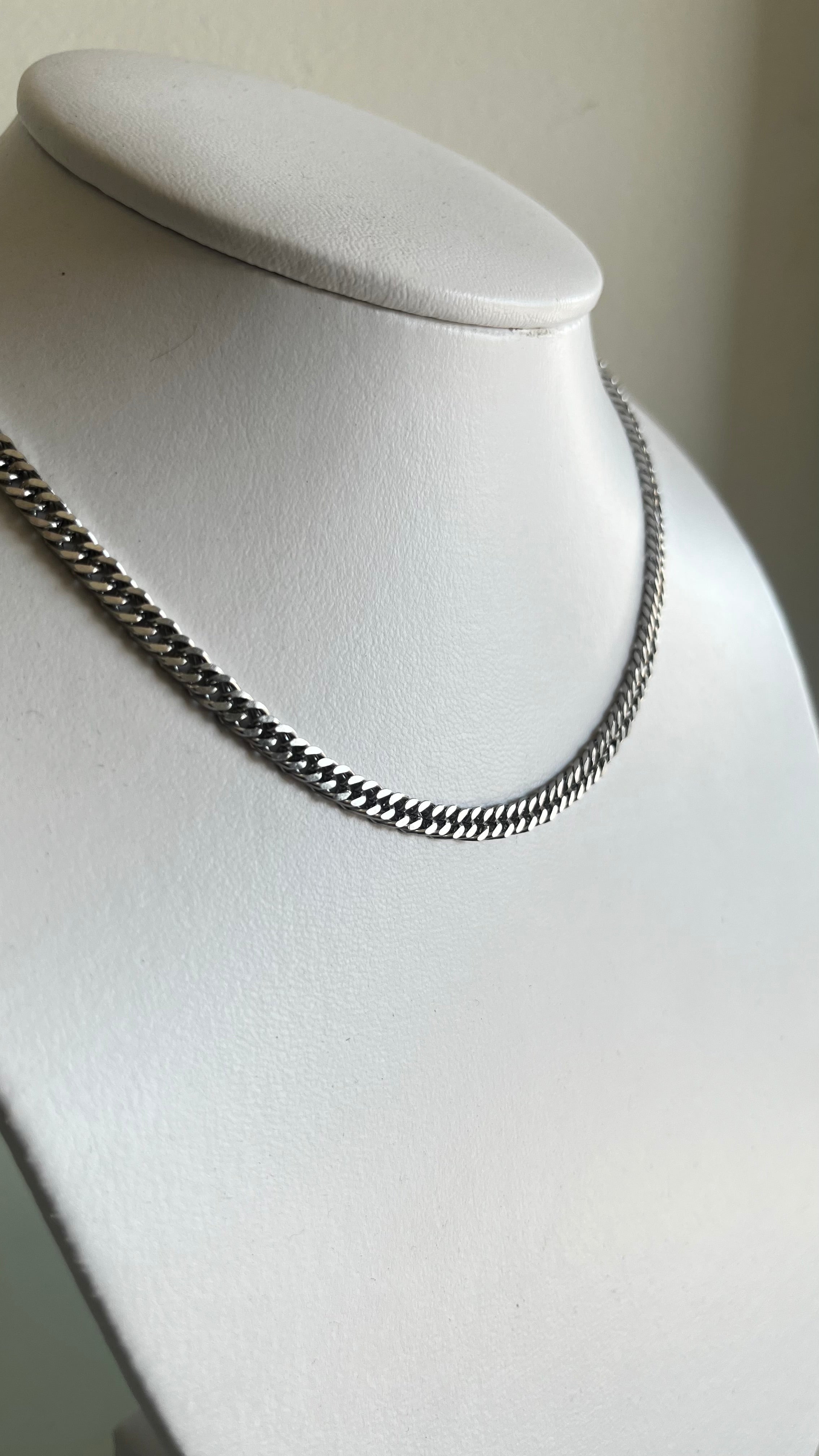 Collar Verity