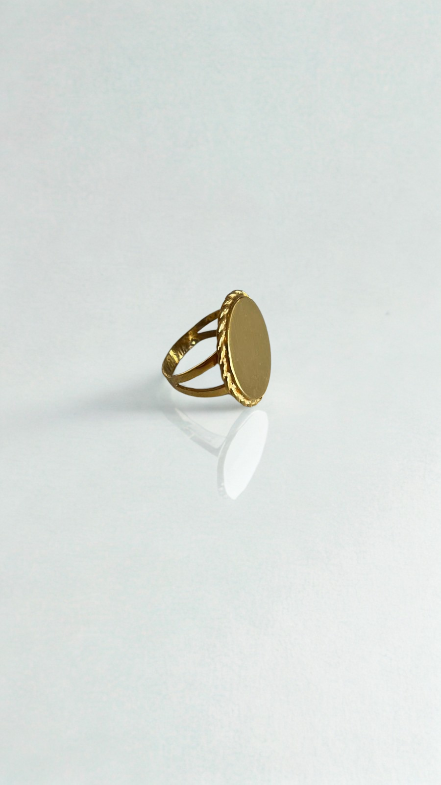 Anillo Lau
