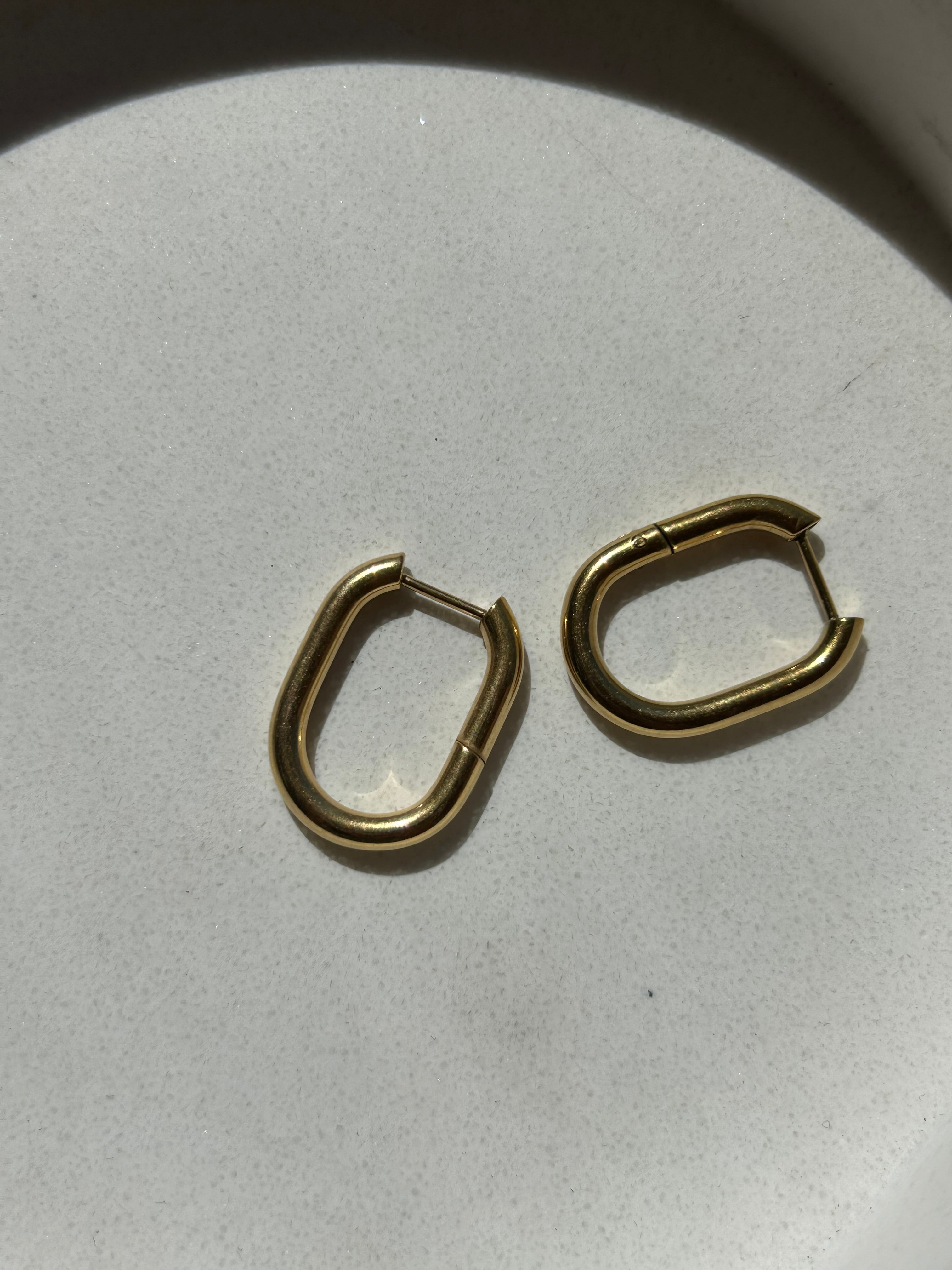 Aretes U Dorado
